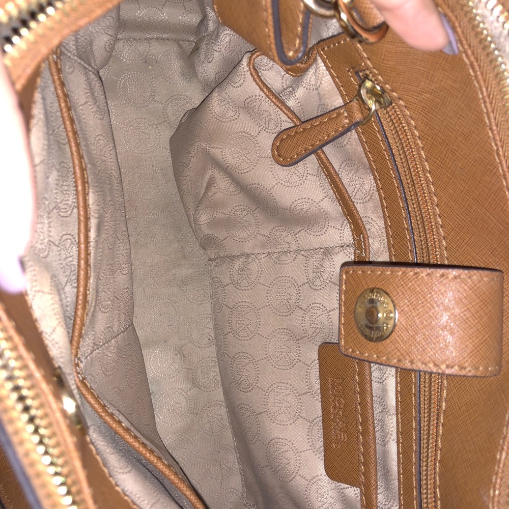 Authentic Michael Kors Sutton bag - Picture 6 of 6
